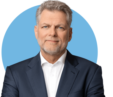 Porträtbild Lars Ernst, Managing Director Banking & Digital Solutions.